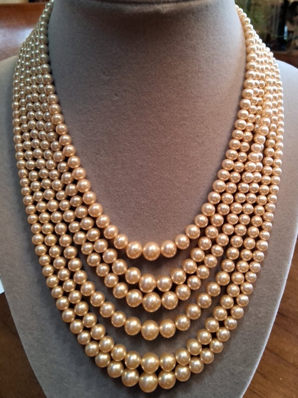 1940's Vintage Art Deco Champagne Ivory 6 Strand Pearl Necklace w/Large Clasp